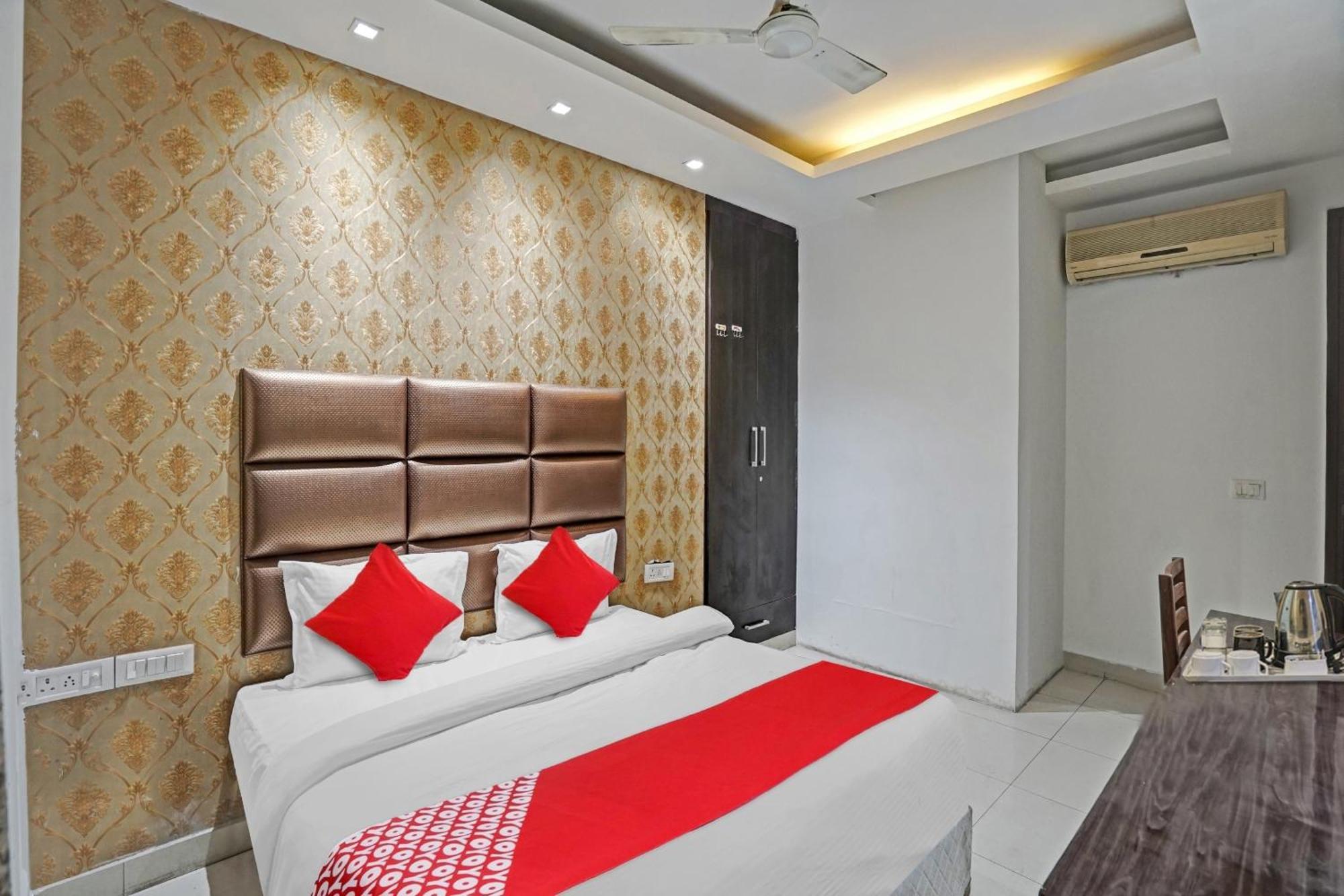 Hotel O South Galaxy Ню Делхи Екстериор снимка